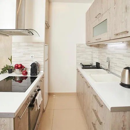 Kamara Bound In The Heart Of Center By Binobi! * Tesalónica