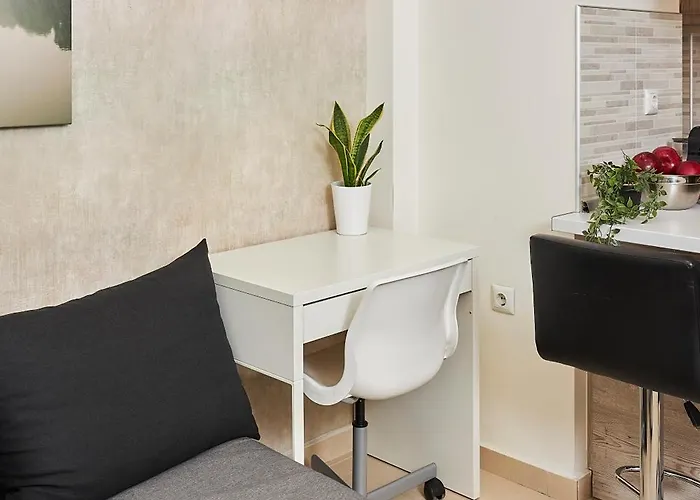 Kamara Bound In The Heart Of Center By Binobi! סלוניקי