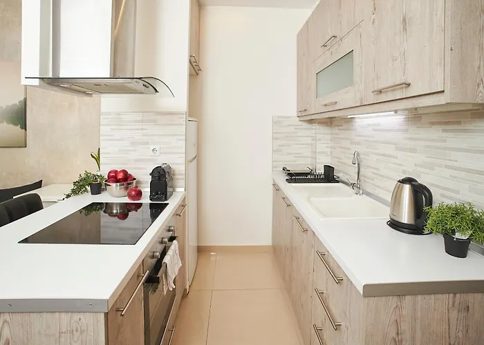 Kamara Bound In The Heart Of Center By Binobi! * סלוניקי