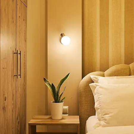 Kamara Bound In The Heart Of Center By Binobi! Salonicco