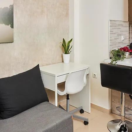 Kamara Bound In The Heart Of Center By Binobi! Salonicco